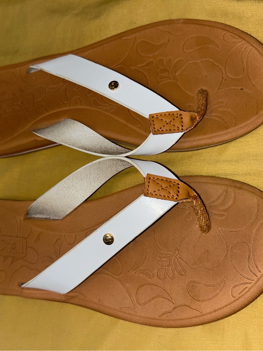 White and Tan Women's Thong Sandals with Gold Accent